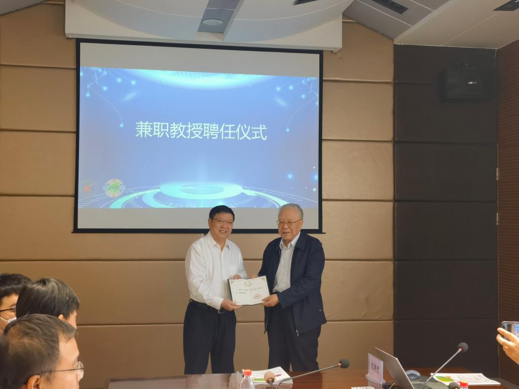 乐竞（中国）邀请汪旭光院士来校参加研讨会